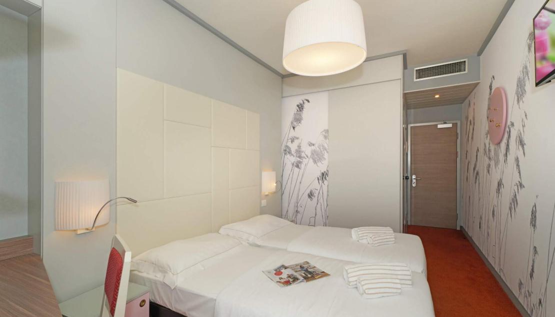 APPLIQUE LED E SOSPENSIONI HOTEL LA PERLA - GARDA