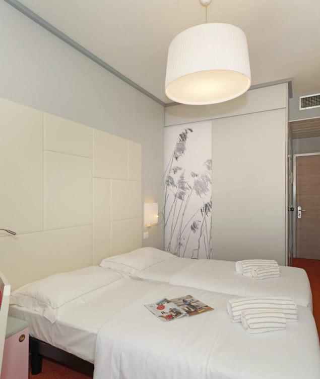 APPLIQUE LED E SOSPENSIONI HOTEL LA PERLA - GARDA